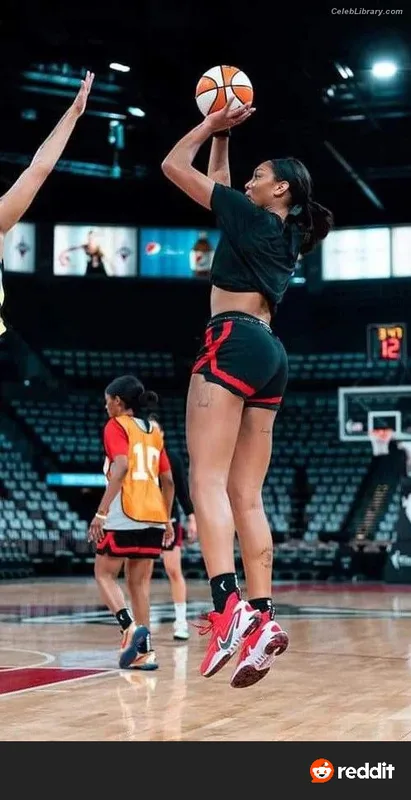 A'ja Wilson photo 17 of 79