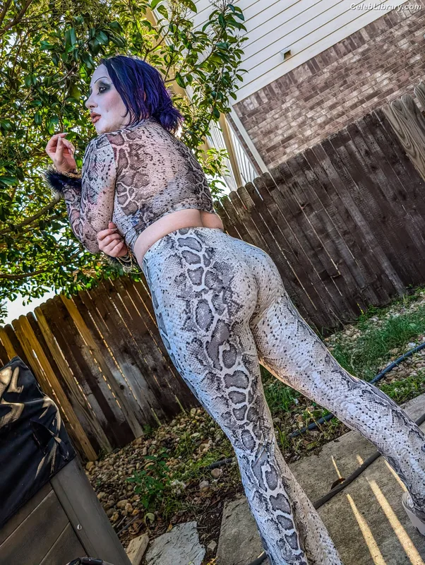 Abadon photo 1 of 577