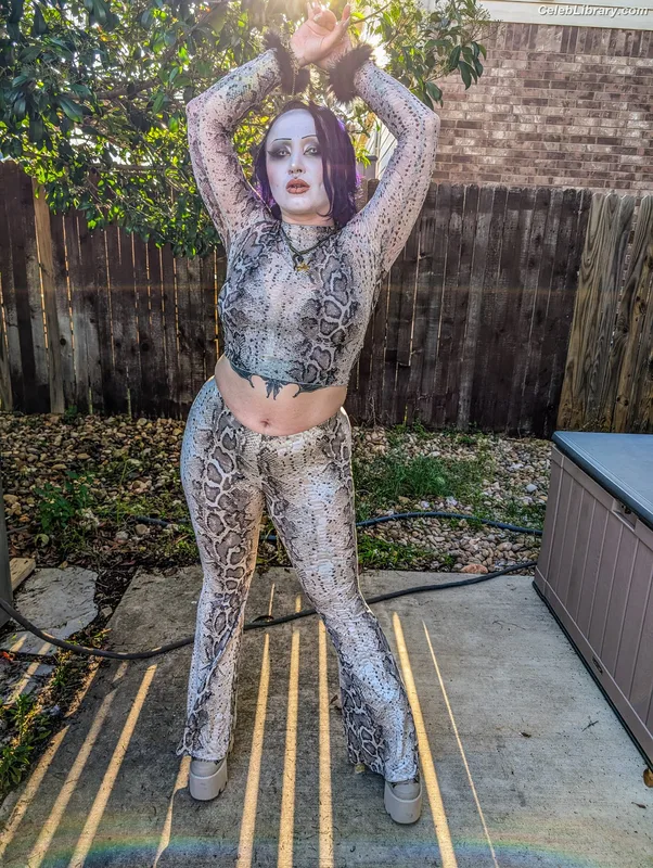 Abadon photo 2 of 577