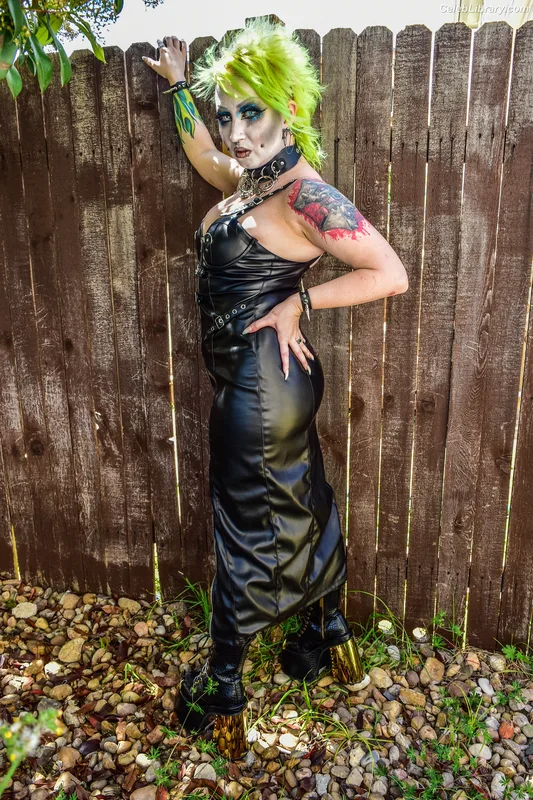Abadon photo 1 of 577