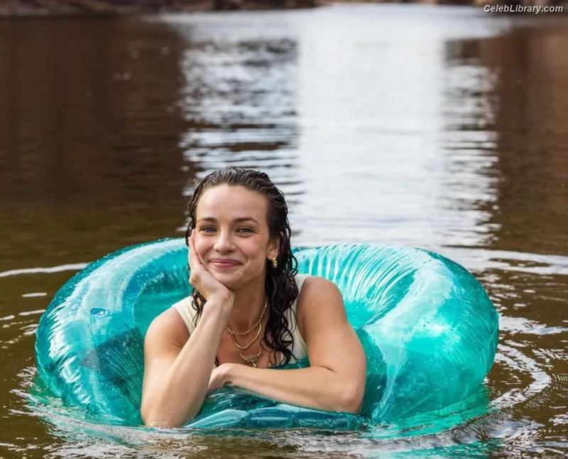 Abbie Chatfield photo 16 of 683