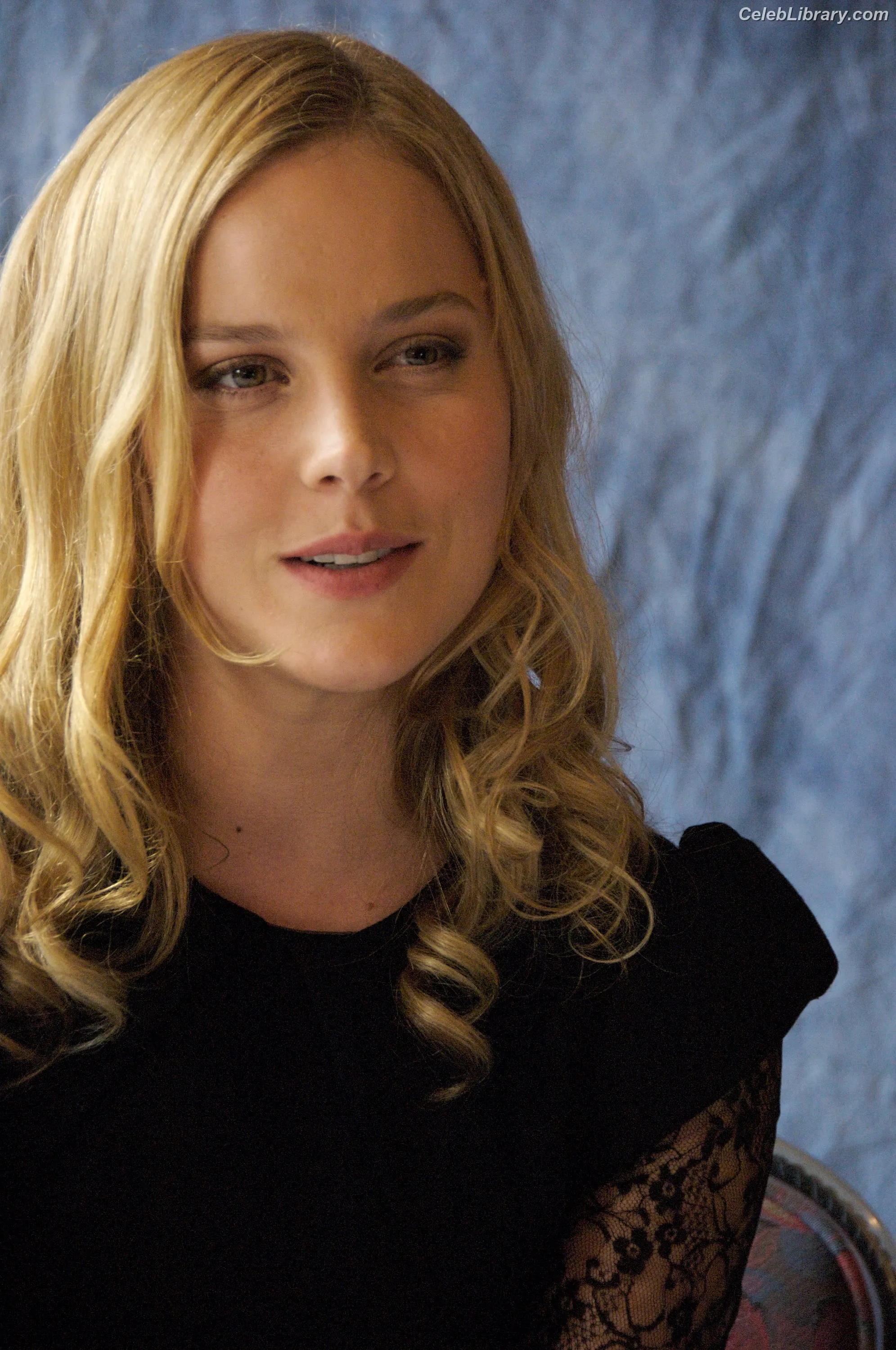 Abbie Cornish photo 5 of 183