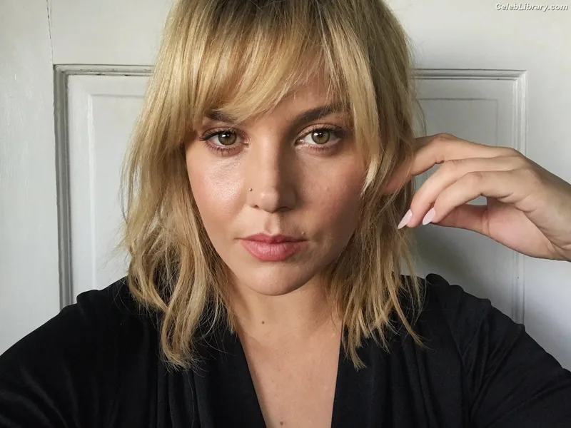 Abbie Cornish photo 6 of 184