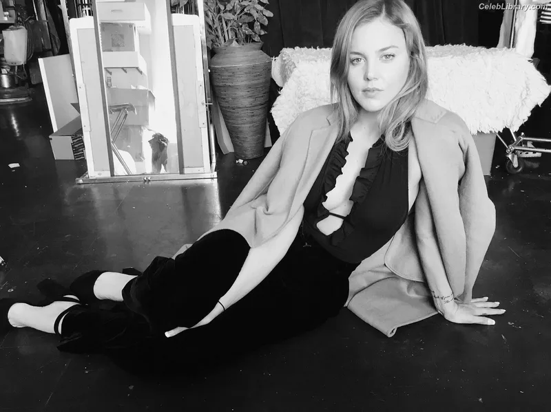 Abbie Cornish photo 9 of 184
