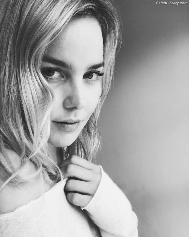 Abbie Cornish photo 10 of 184