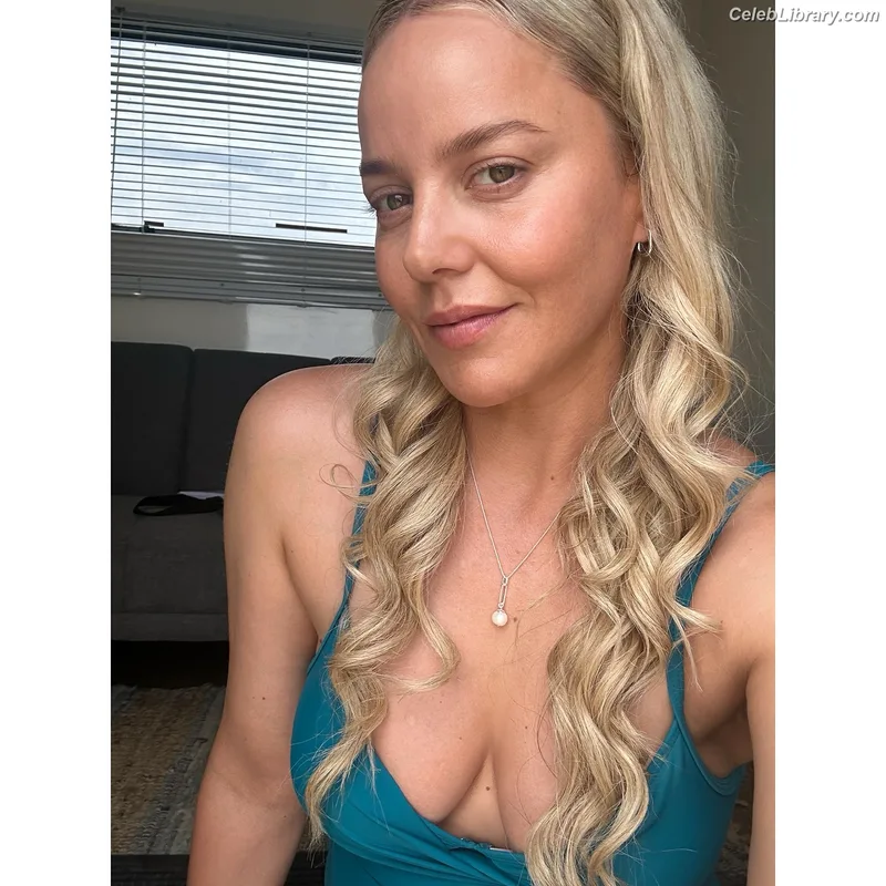 Abbie Cornish photo 15 of 184