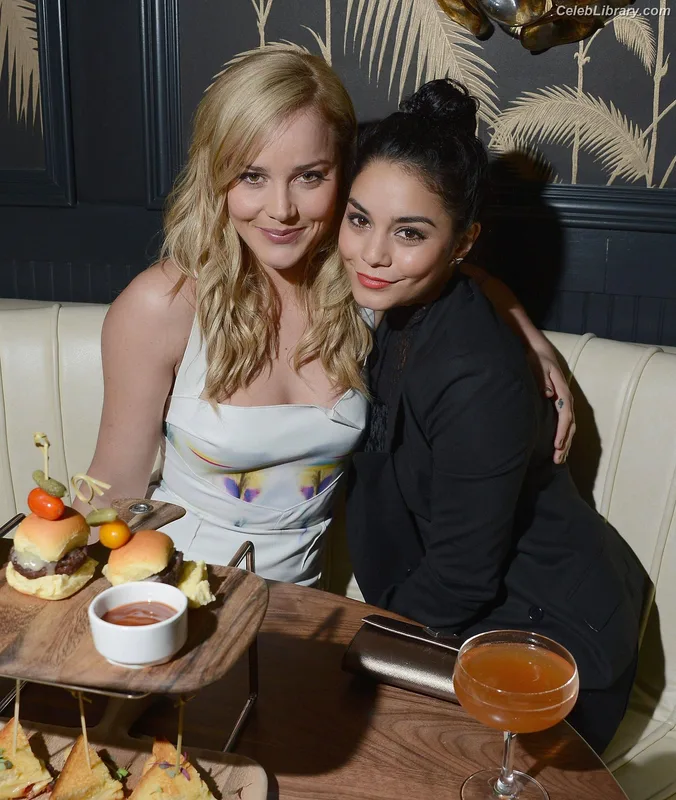 Abbie Cornish photo 10 of 184