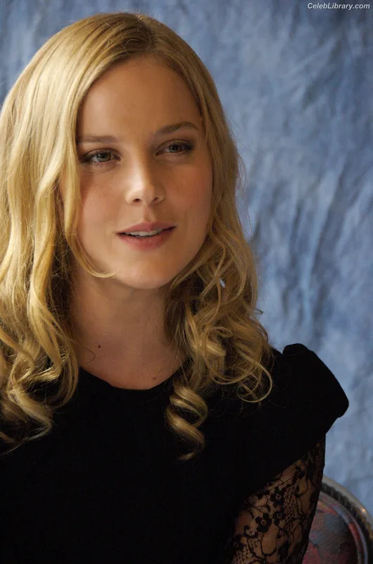 Abbie Cornish photo 5 of 184