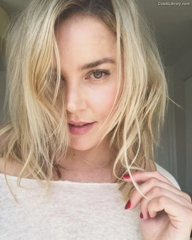 Abbie Cornish photo 6 of 184