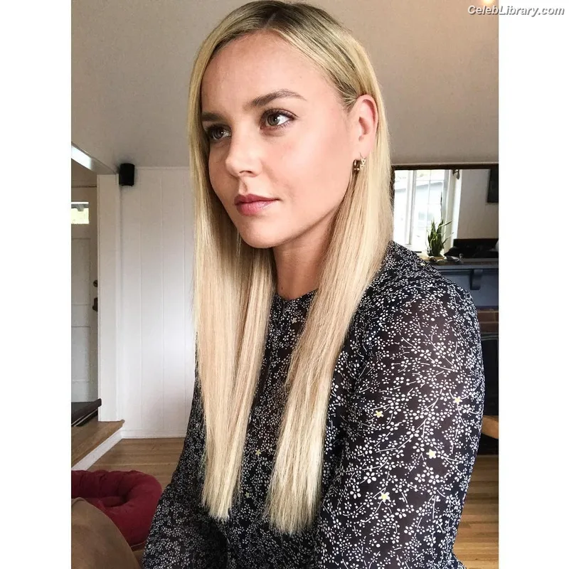 Abbie Cornish photo 10 of 184