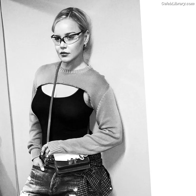 Abbie Cornish photo 13 of 184