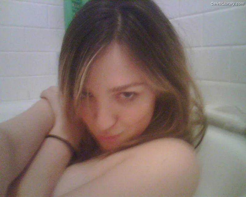 Abby Elliot photo 4 of 17