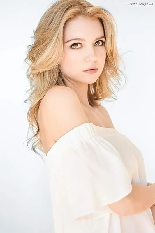 Abby Ross photo 7 of 27