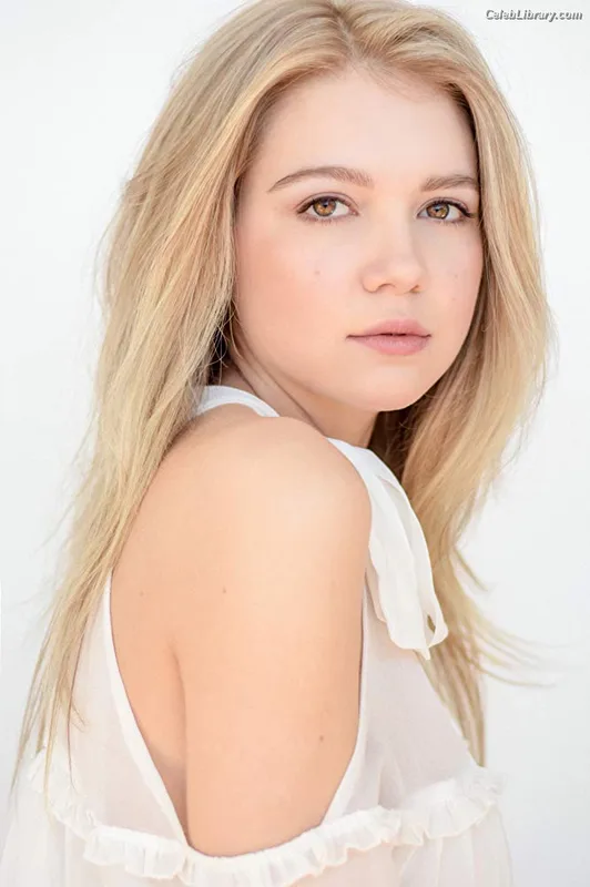 Abby Ross photo 8 of 27