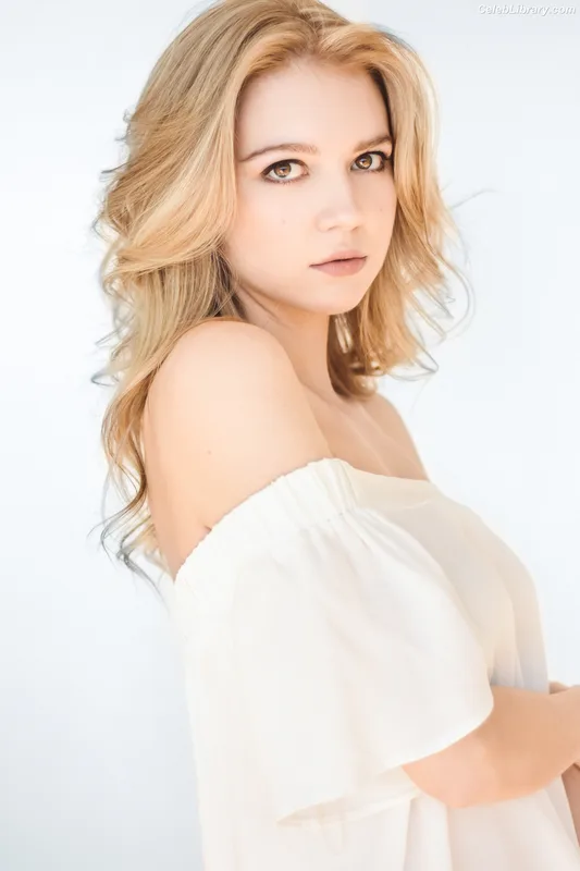 Abby Ross photo 20 of 27