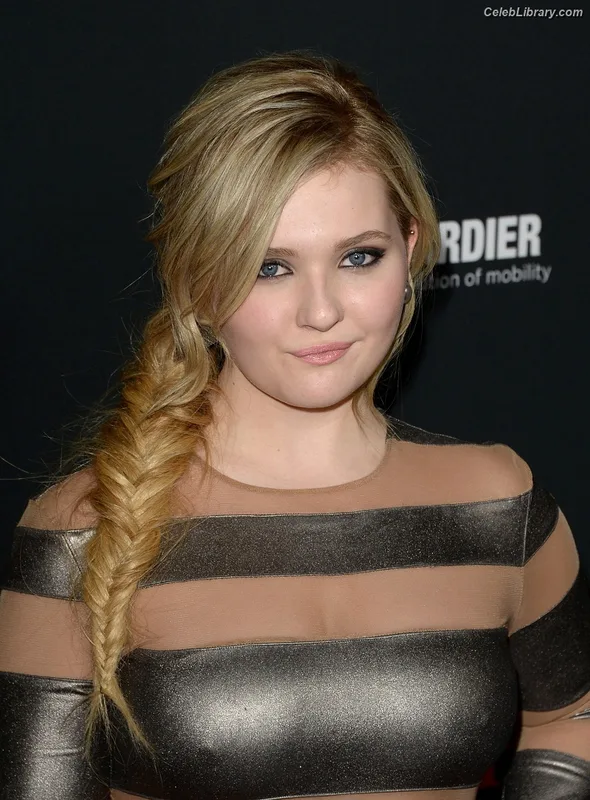Abigail Breslin photo 2 of 66
