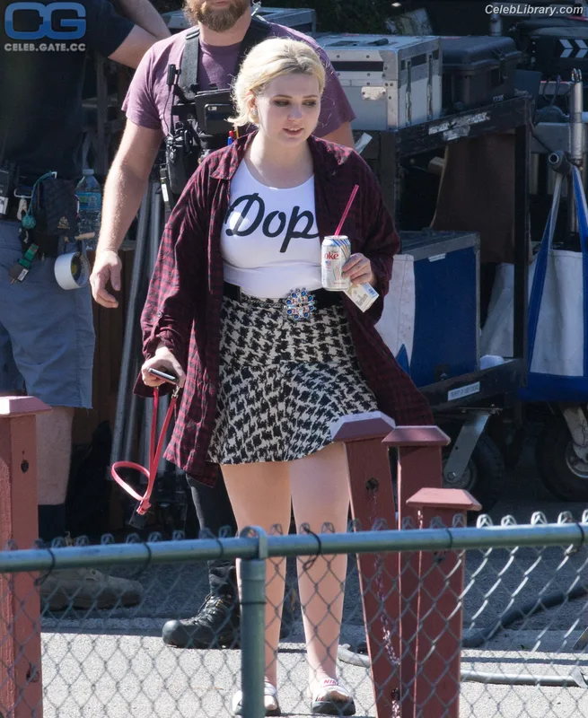 Abigail Breslin photo 5 of 66