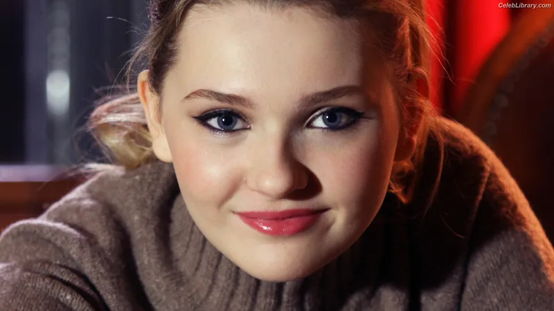 Abigail Breslin photo 11 of 66