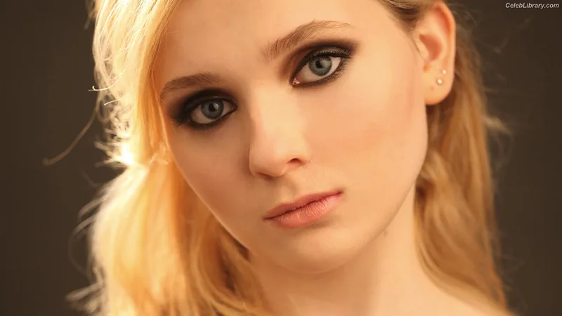 Abigail Breslin photo 13 of 66