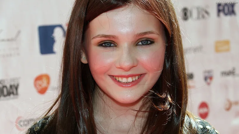 Abigail Breslin photo 14 of 66