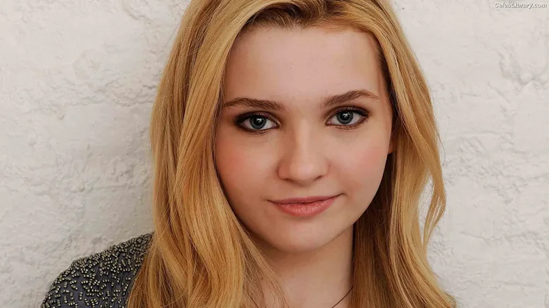 Abigail Breslin photo 15 of 66