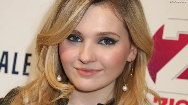Abigail Breslin photo 16 of 66