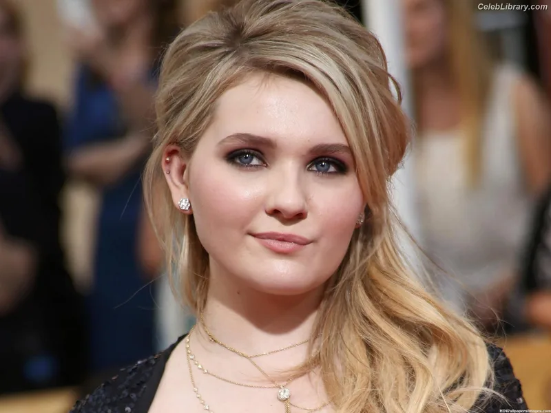 Abigail Breslin photo 18 of 66