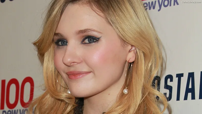 Abigail Breslin photo 19 of 66