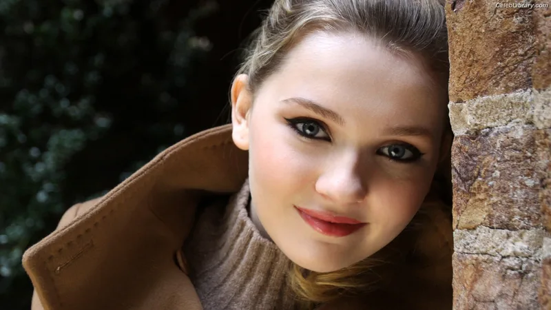 Abigail Breslin photo 20 of 66