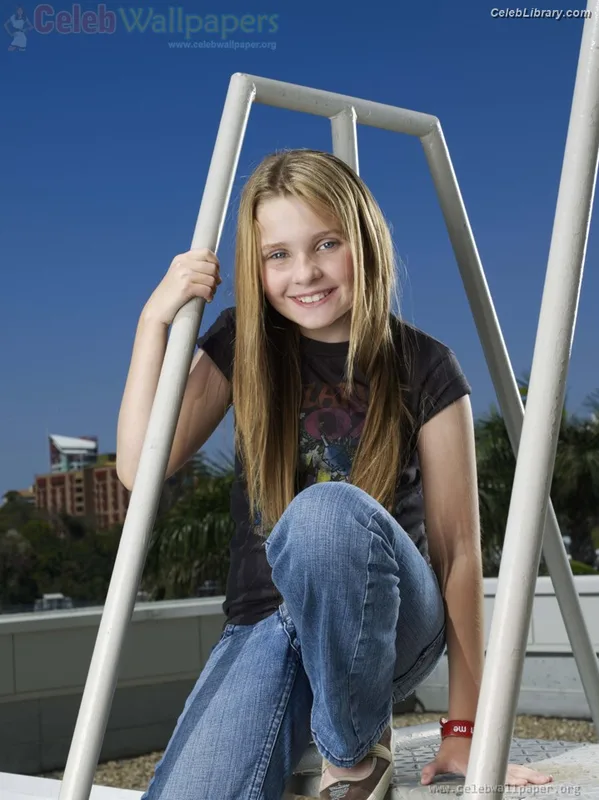 Abigail Breslin photo 22 of 66