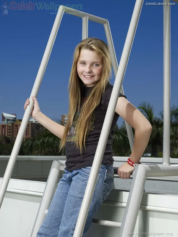 Abigail Breslin photo 23 of 66