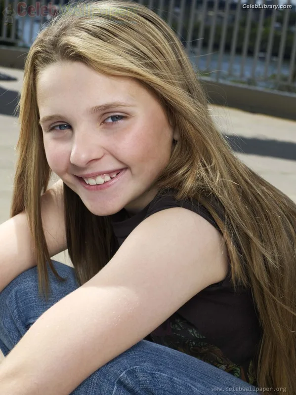 Abigail Breslin photo 24 of 66