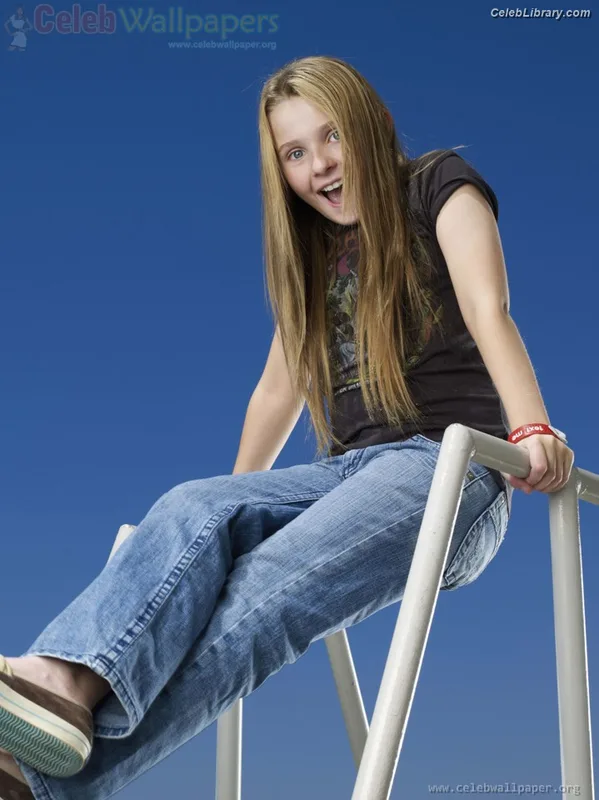 Abigail Breslin photo 2 of 66