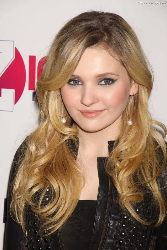 Abigail Breslin photo 4 of 66