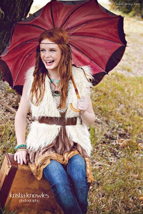 Abigail Cowen photo 5 of 2449