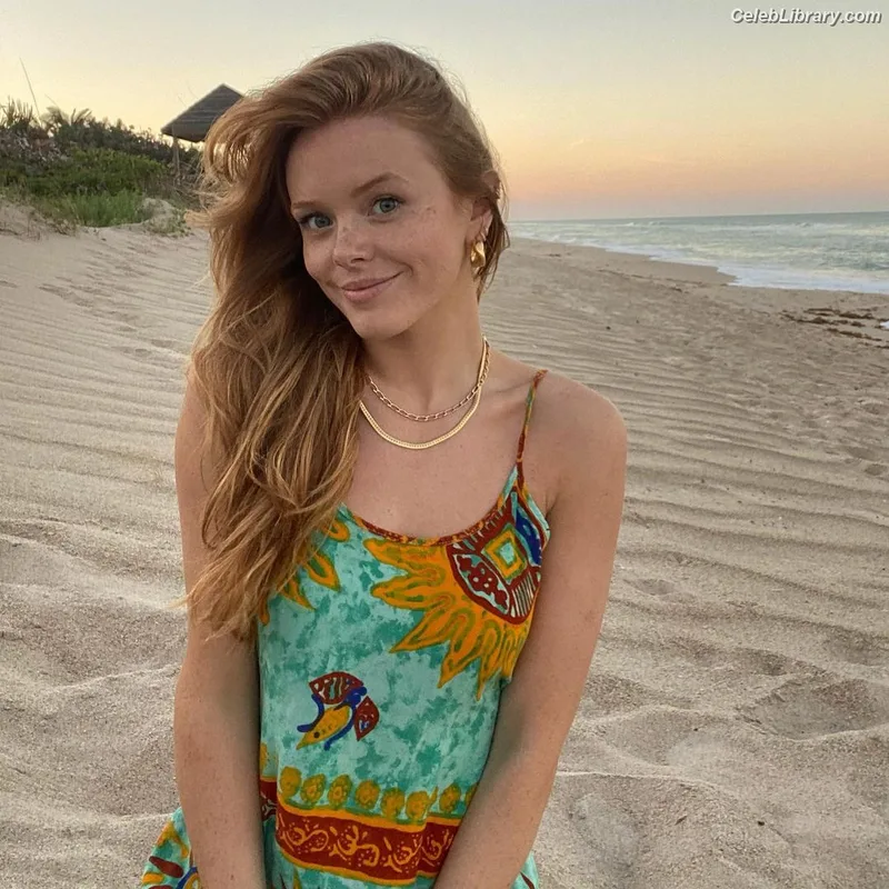 Abigail Cowen photo 7 of 2449