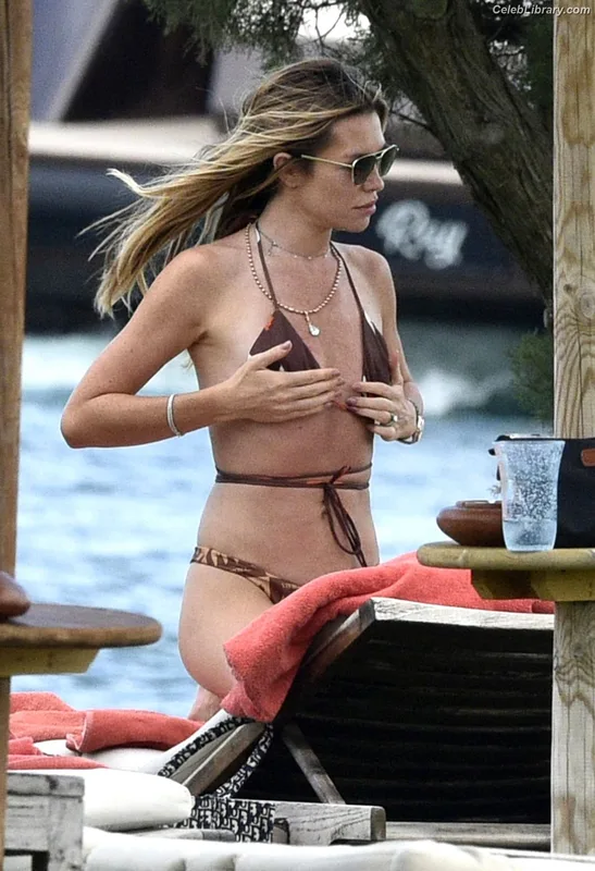 Abigail Marie Clancy photo 1 of 689