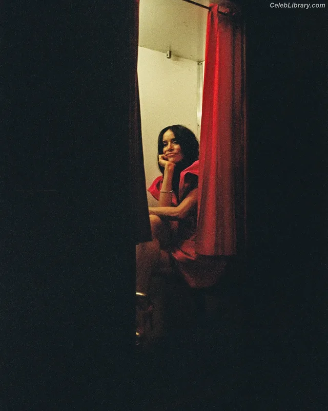 Abigail Spencer photo 8 of 244
