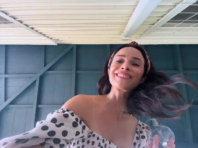 Abigail Spencer photo 4 of 244