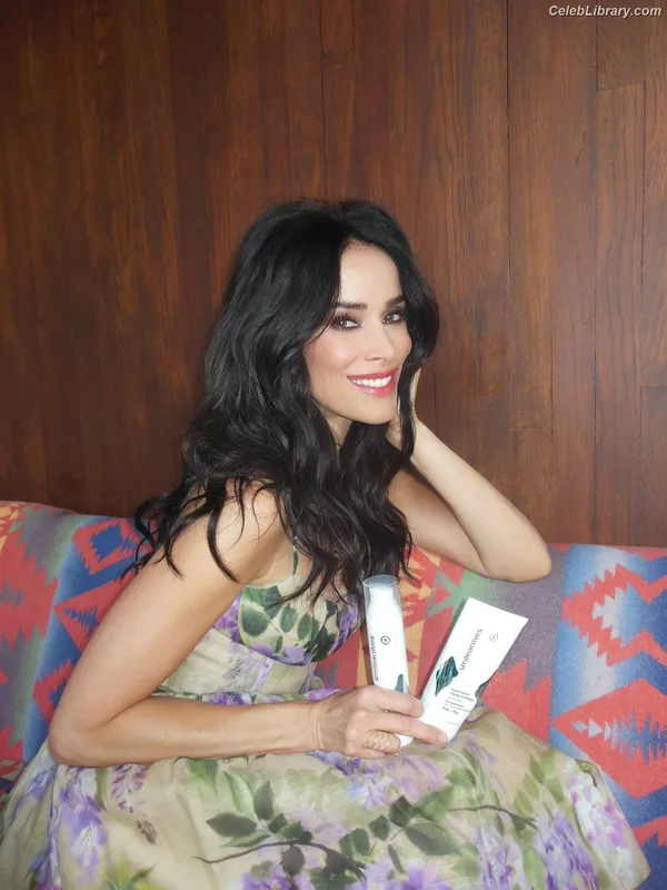 Abigail Spencer photo 7 of 244