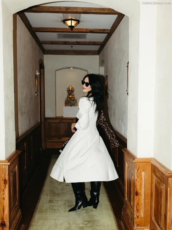 Abigail Spencer photo 15 of 244