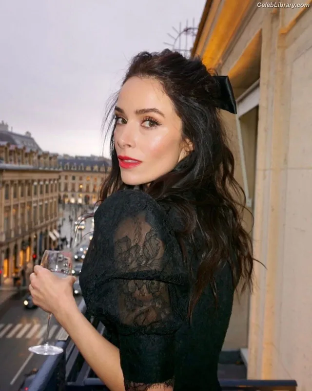 Abigail Spencer photo 21 of 244