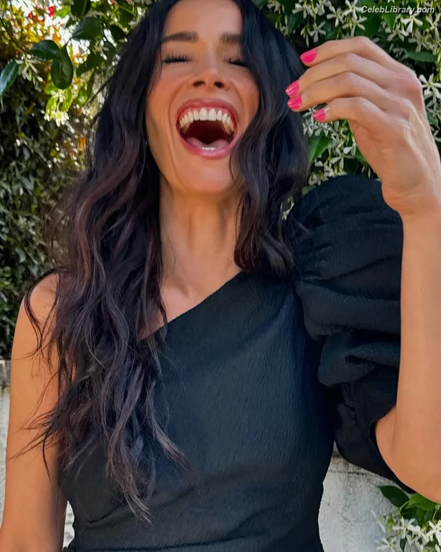 Abigail Spencer photo 2 of 244
