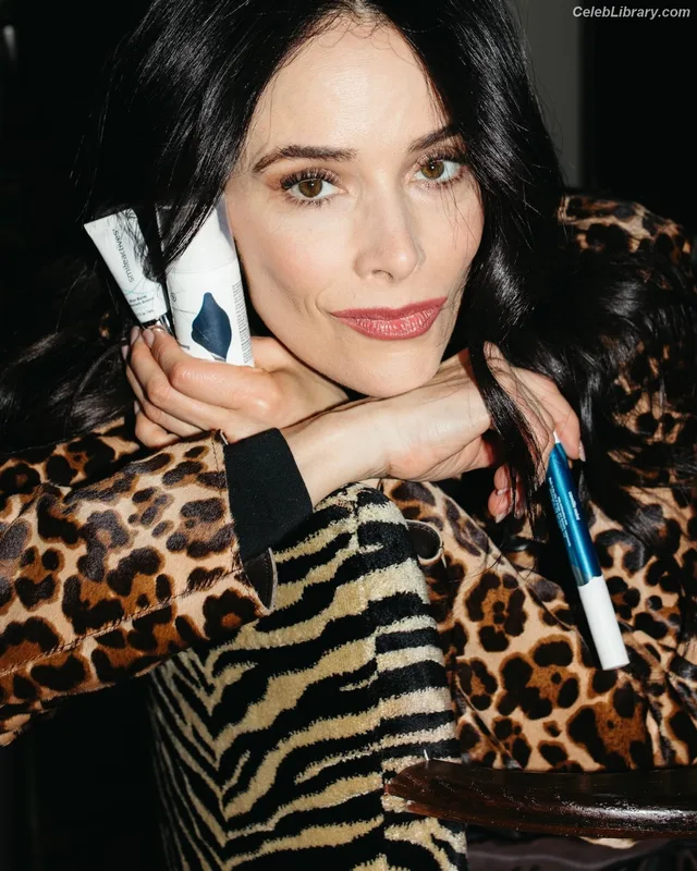 Abigail Spencer photo 14 of 244