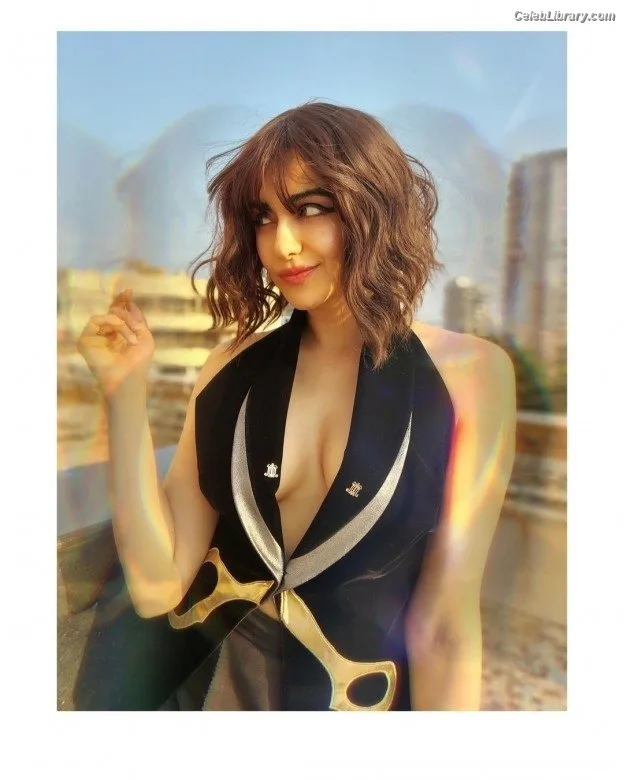 Adah Sharma photo 5 of 7