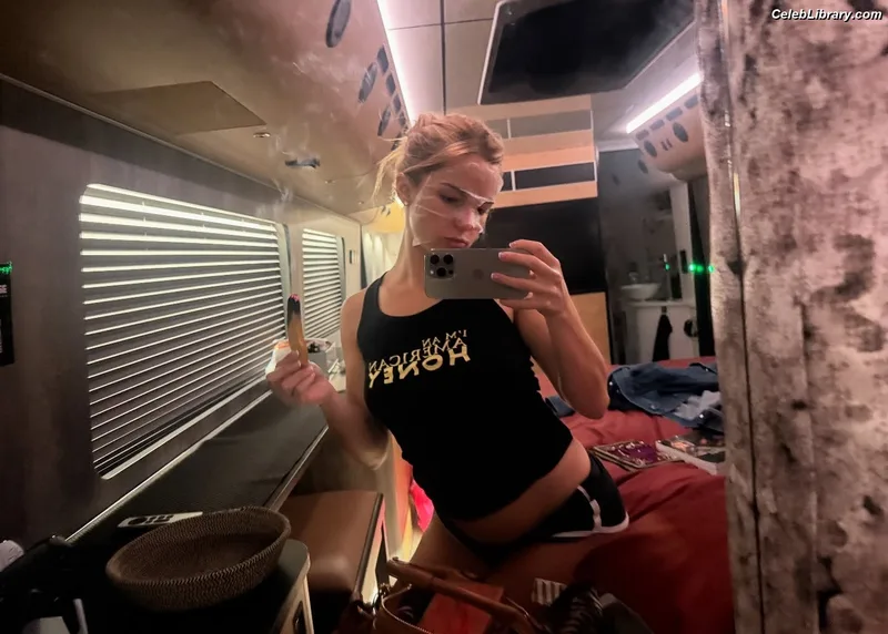 Addison Rae photo 23 of 6004