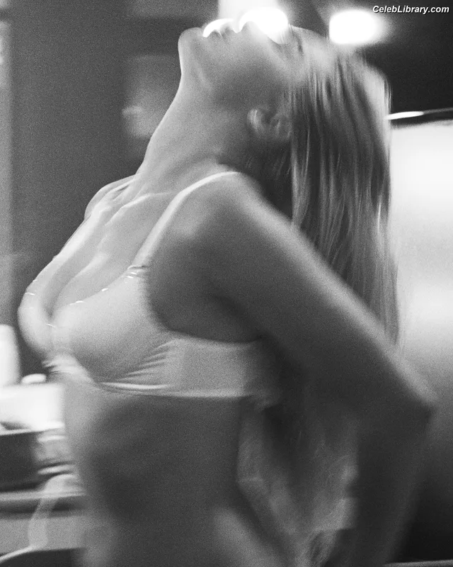 Addison Rae photo 4 of 6004