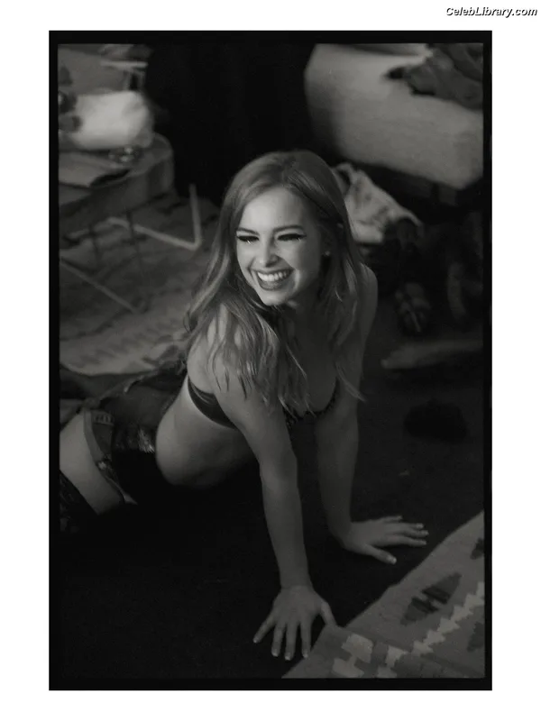 Addison Rae photo 11 of 6004