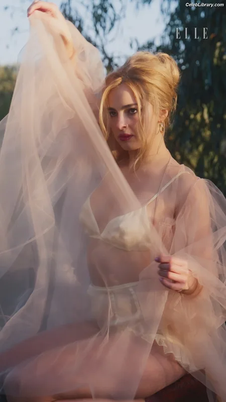 Addison Rae photo 2 of 6004