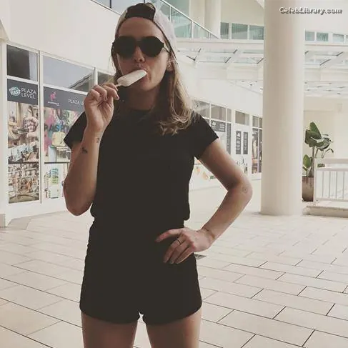 Addison Timlin photo 9 of 685